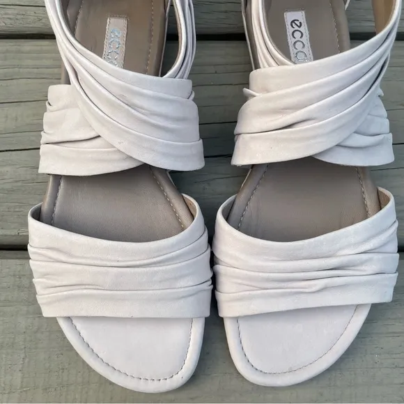 NWOB Ecco Bouillon Leather Flat Sandals size 39