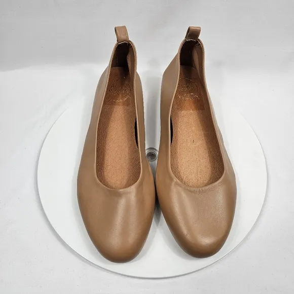 NWOT Andre Assous Nalah Ballet Flat Shoe Leather Slip-On Round Toe Brown 9.5