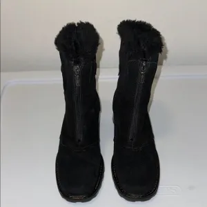 NWOT Aquatalia Black Suede Leather Ankle Boots with Front Zipper. Size 6.