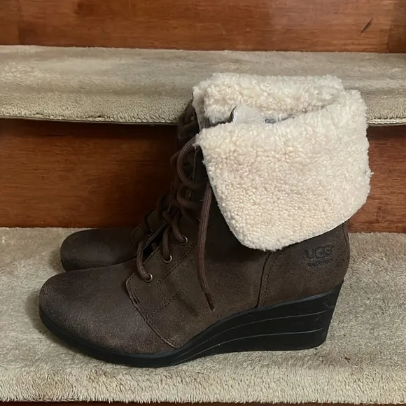 NWOT Authentic Ugg Australia Women’s Waterproof Wedge Boots Size Medium …