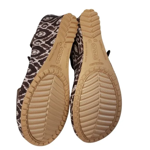 NWOT Crocs Nubuck Wedge Sandals Women's Size 9 Brown White