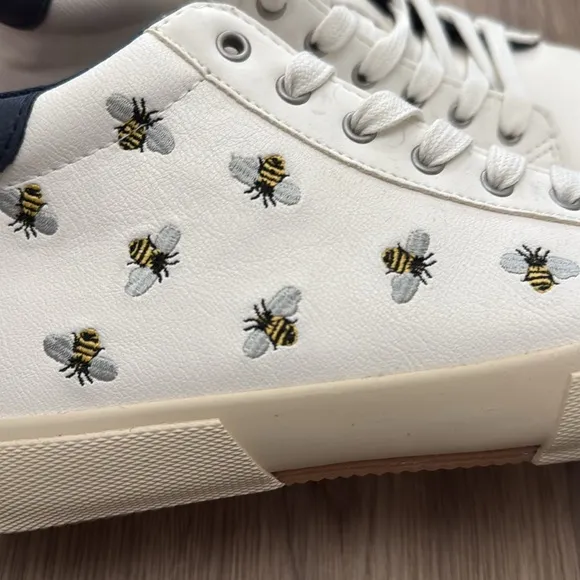 NWOT Joules Coast Pump Mid High Top Trainers - White with Bees Size 6