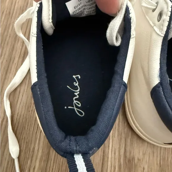 NWOT Joules Coast Pump Mid High Top Trainers - White with Bees Size 6