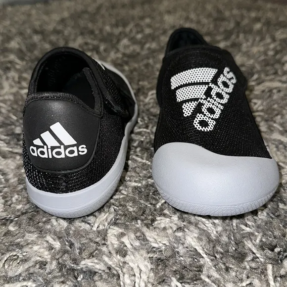 NWOT Kids ADIDAS AltaVenture Sport Swim Sandals in Black / White / Halo Sliver