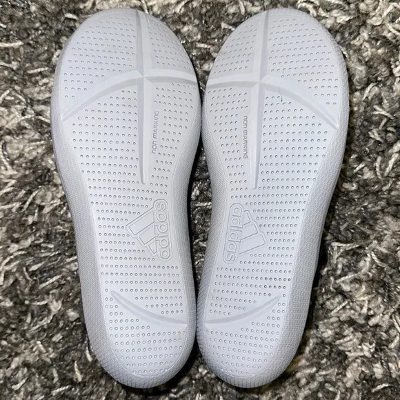 NWOT Kids ADIDAS AltaVenture Sport Swim Sandals in Black / White / Halo Sliver