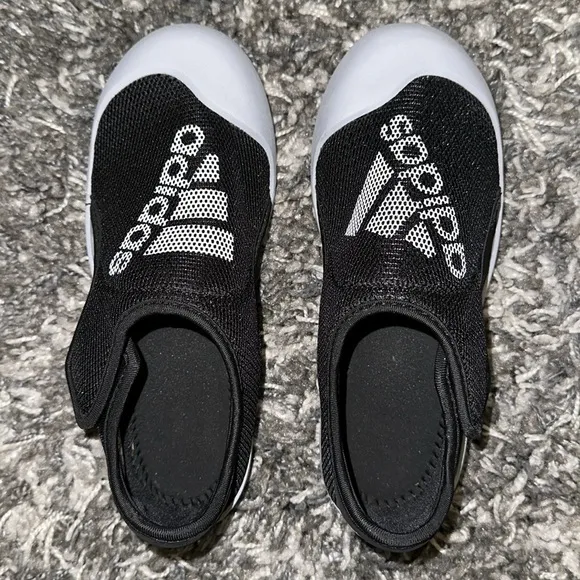 NWOT Kids ADIDAS AltaVenture Sport Swim Sandals in Black / White / Halo Sliver