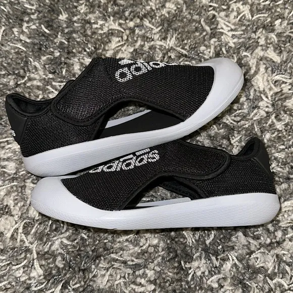 NWOT Kids ADIDAS AltaVenture Sport Swim Sandals in Black / White / Halo Sliver
