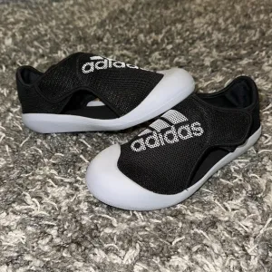 NWOT Kids ADIDAS AltaVenture Sport Swim Sandals in Black / White / Halo Sliver
