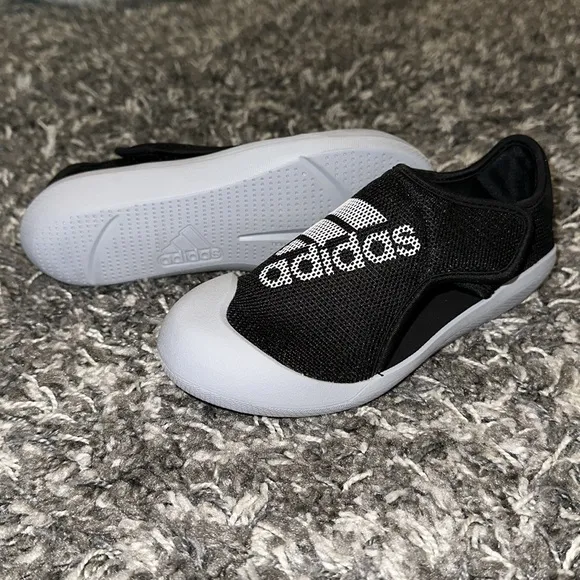 NWOT Kids ADIDAS AltaVenture Sport Swim Sandals in Black / White / Halo Sliver