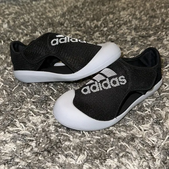 NWOT Kids ADIDAS AltaVenture Sport Swim Sandals in Black / White / Halo Sliver