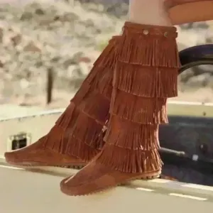 NWOT Minnetonka 5-Layer Fringe soft suede leather Boot