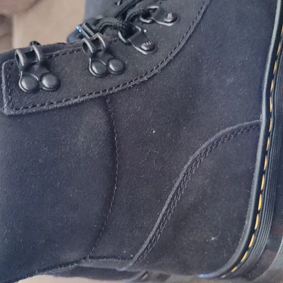 NWOT NEVER WORN Suede Doc Martens
