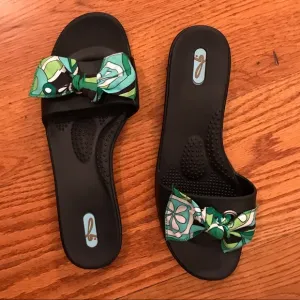 NWOT Oka B Slide with Fabric Bow