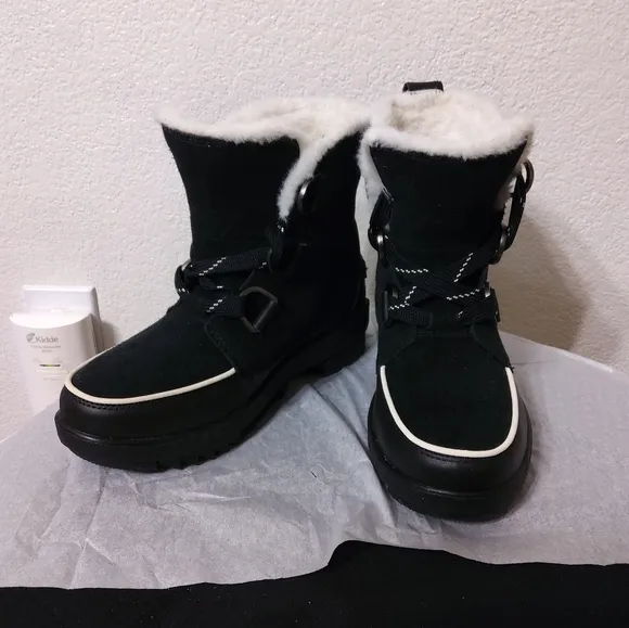 NWOT Sorel Tivoli IV Winter Boots 5.5 Black Firm Price