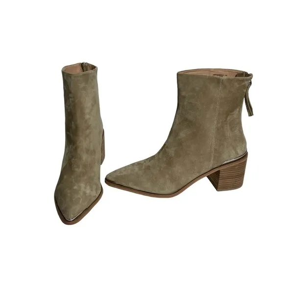 Nwot Steve Madden Amber Suede Leather Boots