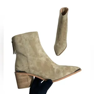 Nwot Steve Madden Amber Suede Leather Boots