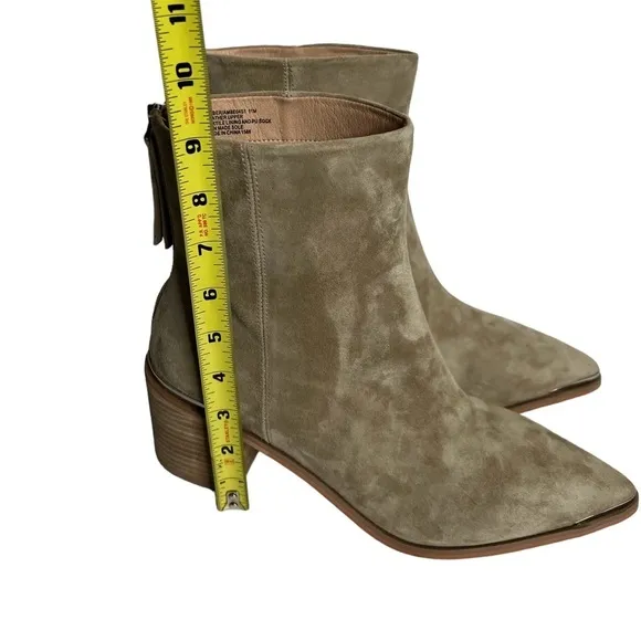 Nwot Steve Madden Amber Suede Leather Boots