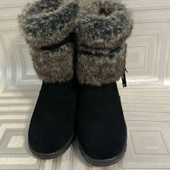 NWOT Women's Everett Faux Fur Trim Mid-Calf Boots