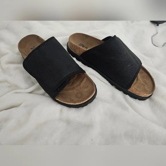 NWOT ZARA UNISEX SANDALS BLACK Size 43