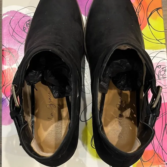 NWT Amelia Grace Lexi Black Suede Booties 8M