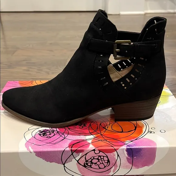 NWT Amelia Grace Lexi Black Suede Booties 8M