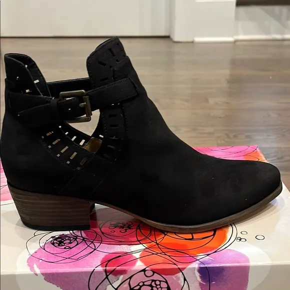 NWT Amelia Grace Lexi Black Suede Booties 8M