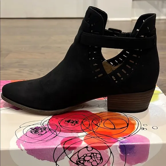 NWT Amelia Grace Lexi Black Suede Booties 8M