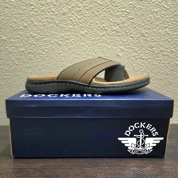 NWT Dockers Mens Laguna Memory Foam Dark Tan Flip Flop Sandals Size 12