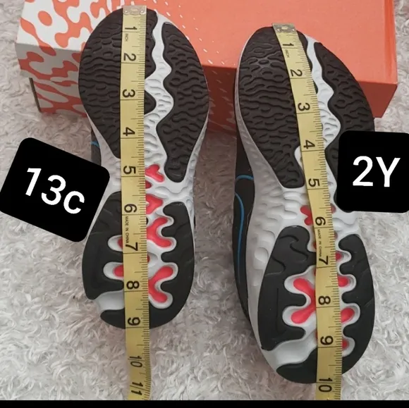 NWT Girl's Nike Renew Run Shoes