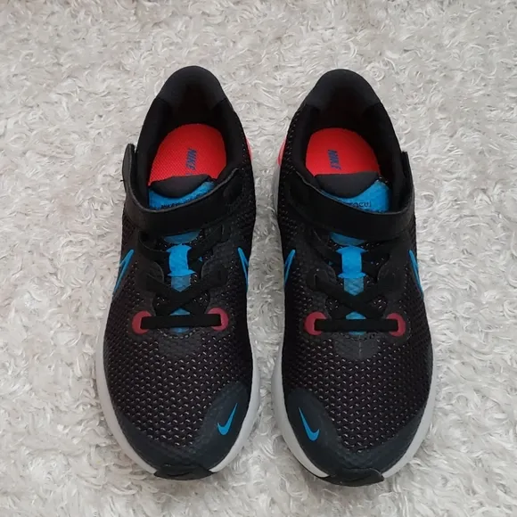 NWT Girl's Nike Renew Run Shoes