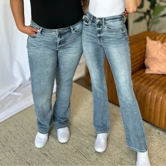 NWT Judy Blue PLUS   REG Size Medium Rise Light Wash Bootcut Jeans