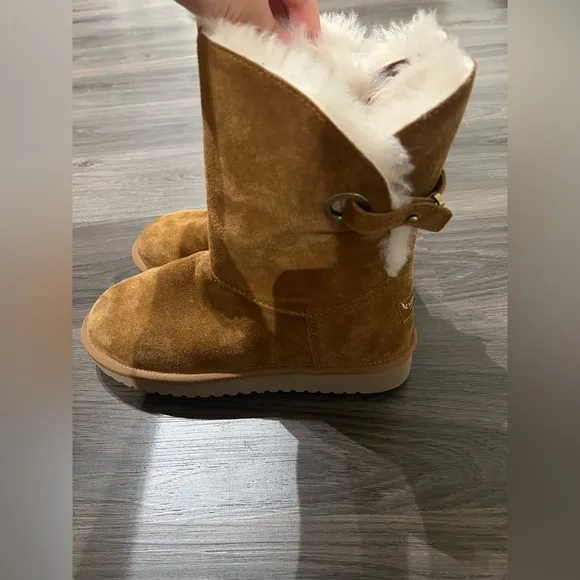 NWT Koolaburra Ugg remley short womens suede fur pull on boots chestnut