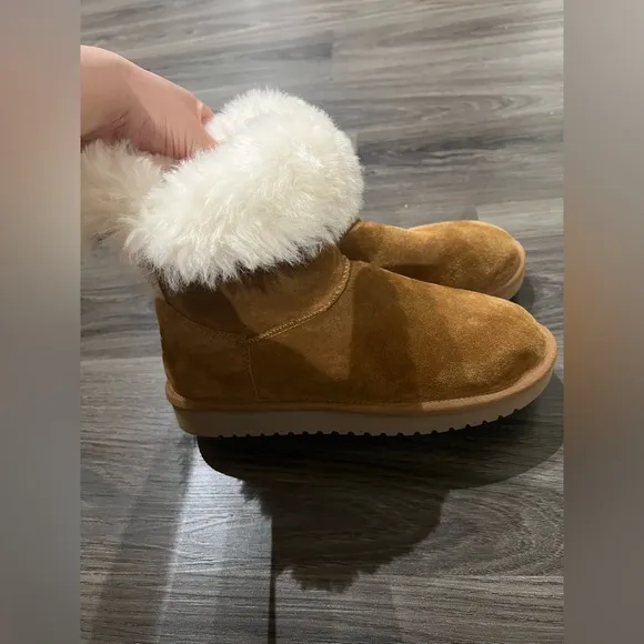 NWT Koolaburra Ugg remley short womens suede fur pull on boots chestnut