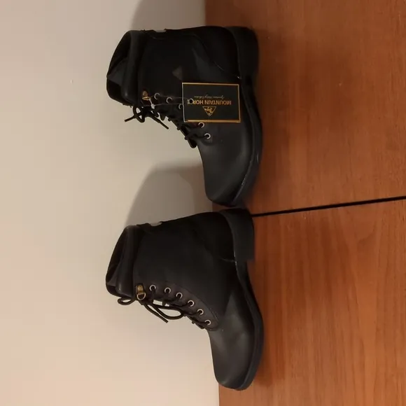 NWT Mountain Horse insulated waterproof paddock boots