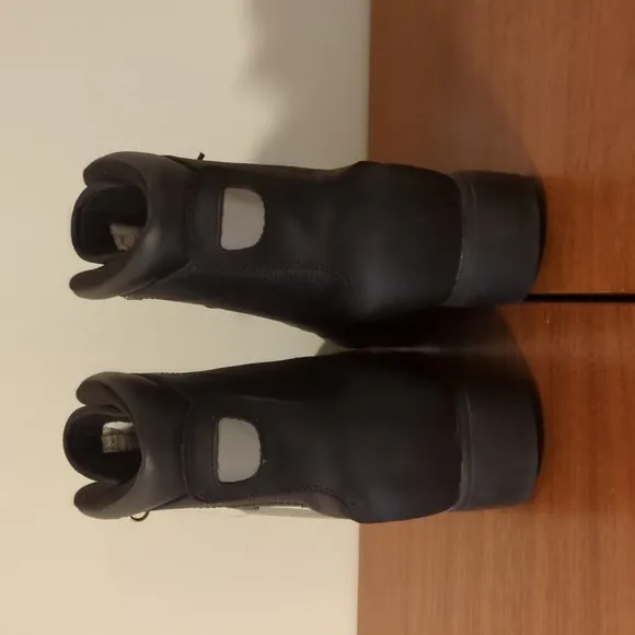 NWT Mountain Horse insulated waterproof paddock boots
