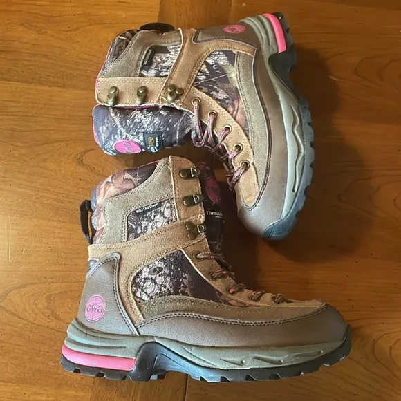🌸NWT PRO LINE Waterproof “Girls with Guns” Camouflage Boots - Womens size 6