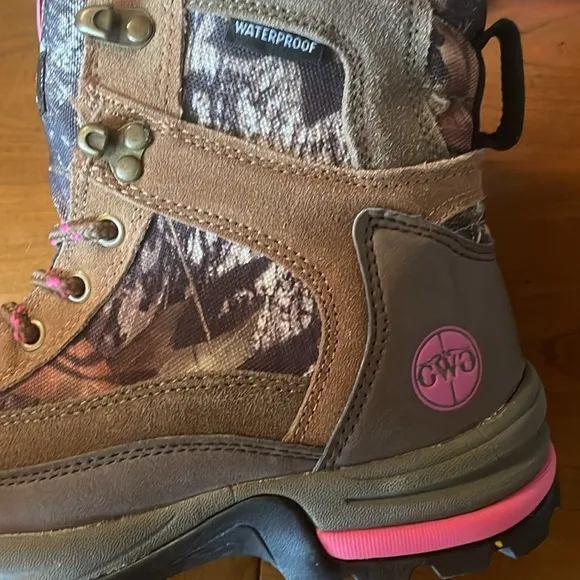 🌸NWT PRO LINE Waterproof “Girls with Guns” Camouflage Boots - Womens size 6