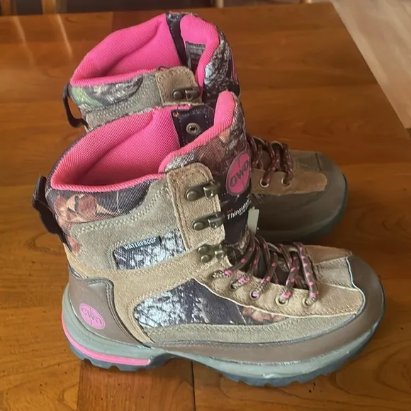 🌸NWT PRO LINE Waterproof “Girls with Guns” Camouflage Boots - Womens size 6