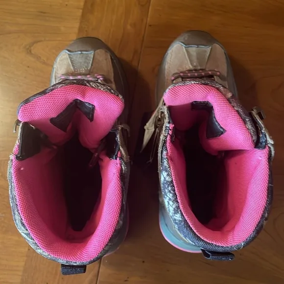 🌸NWT PRO LINE Waterproof “Girls with Guns” Camouflage Boots - Womens size 6