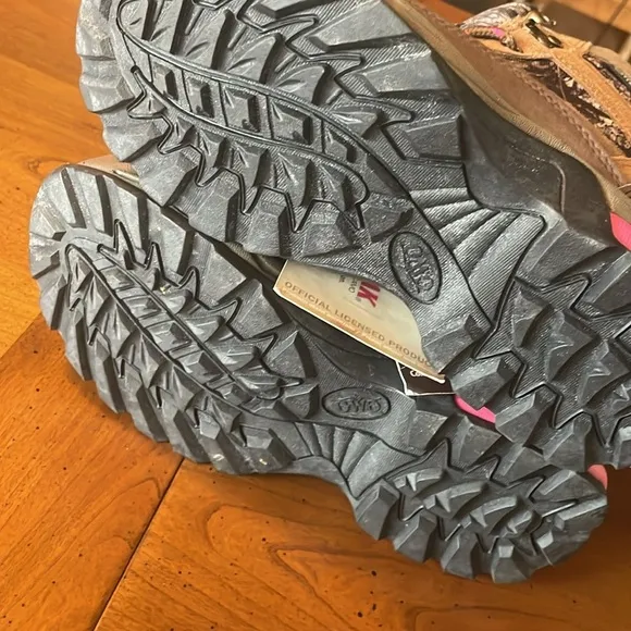 🌸NWT PRO LINE Waterproof “Girls with Guns” Camouflage Boots - Womens size 6