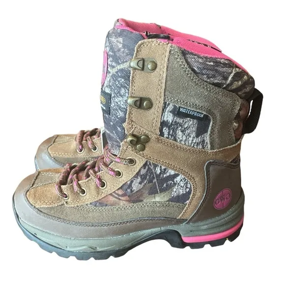 🌸NWT PRO LINE Waterproof “Girls with Guns” Camouflage Boots - Womens size 6