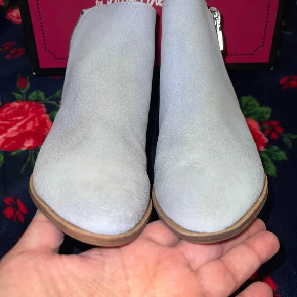 NWT SAM EDELMAN ”Holt” Baby Blue REAL Suede Leather Studded Booties / Boots