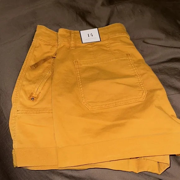 NWT Size 14 White House Black Market Mid-rise Pret-a-play Shorts In Yellow Ochre
