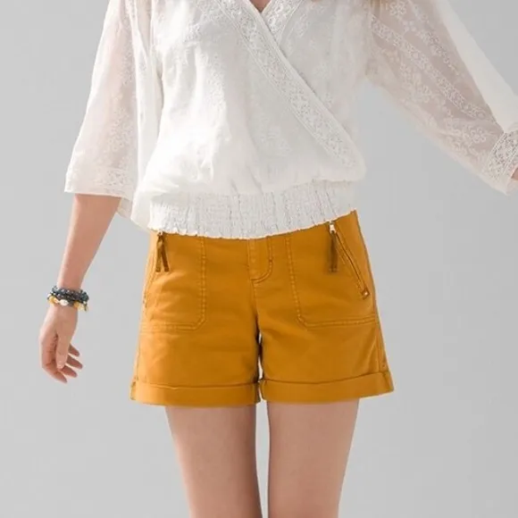 NWT Size 14 White House Black Market Mid-rise Pret-a-play Shorts In Yellow Ochre