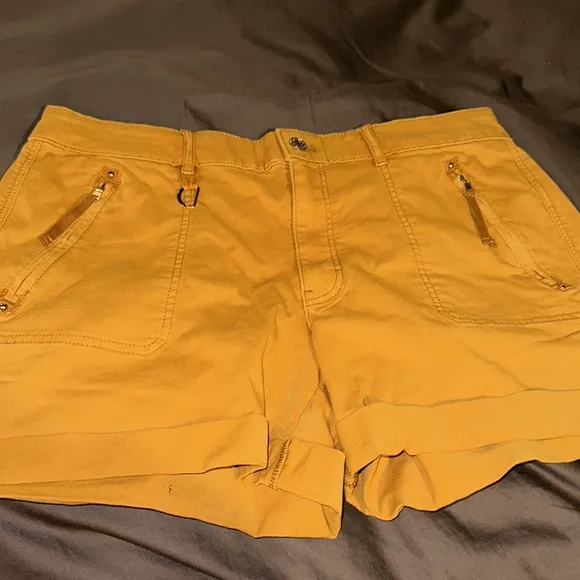 NWT Size 14 White House Black Market Mid-rise Pret-a-play Shorts In Yellow Ochre
