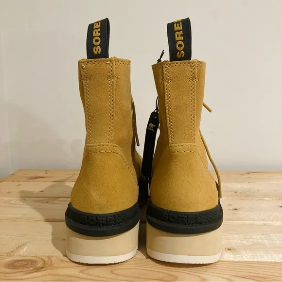 NWT Sorel Hi-Line Women’s Lace Up Waterproof Suede Boots Size 9.5