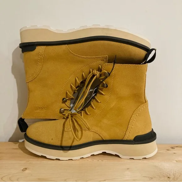 NWT Sorel Hi-Line Women’s Lace Up Waterproof Suede Boots Size 9.5