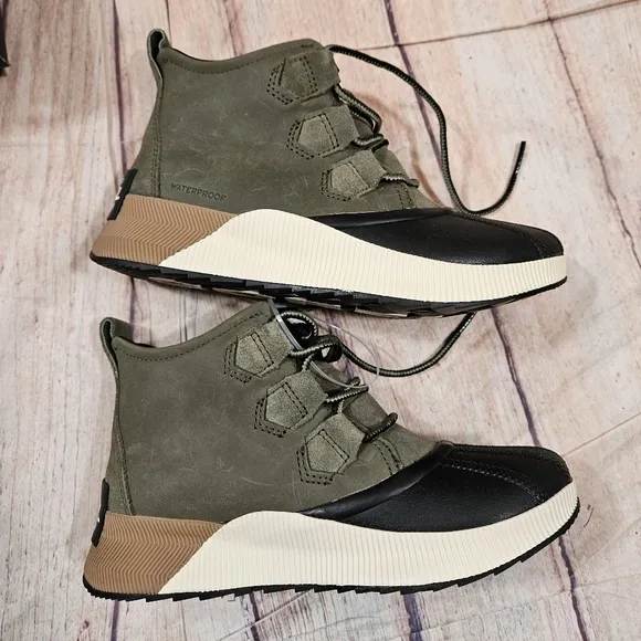 NWT Sorel | Out N About Green Waterproof Boots