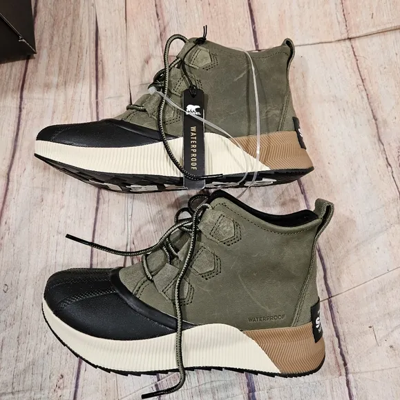 NWT Sorel | Out N About Green Waterproof Boots