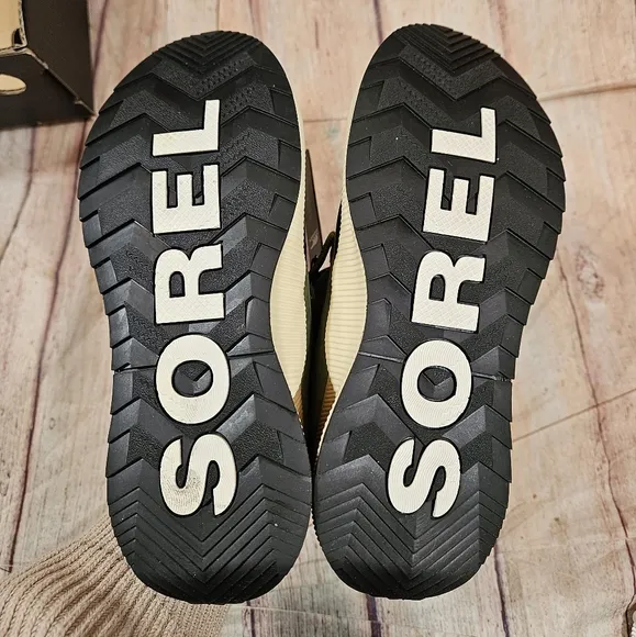 NWT Sorel | Out N About Green Waterproof Boots